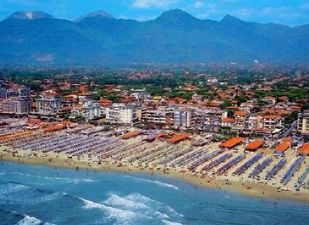 Hotel Montecarlo Lido di Camaiore Exterior photo