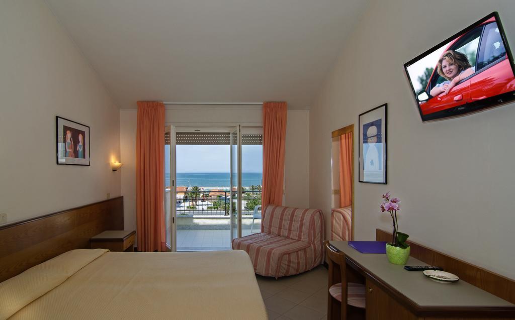Hotel Montecarlo Lido di Camaiore Exterior photo