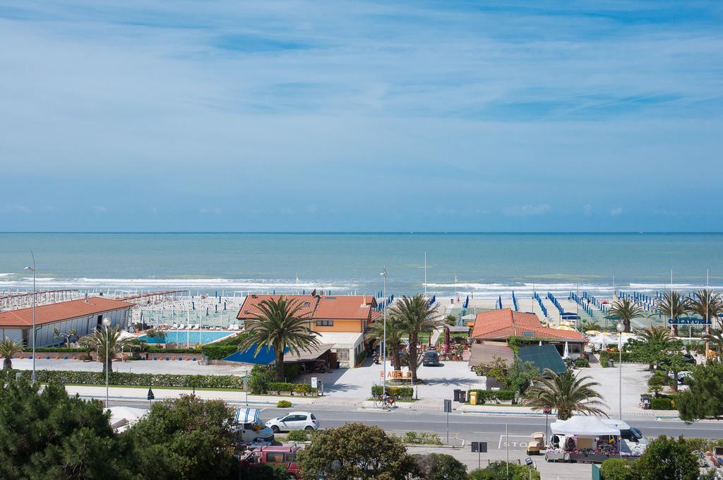 Hotel Montecarlo Lido di Camaiore Exterior photo