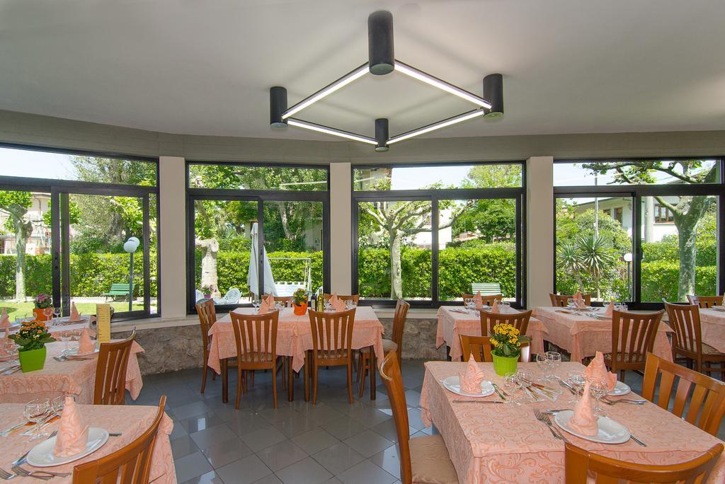 Hotel Montecarlo Lido di Camaiore Exterior photo