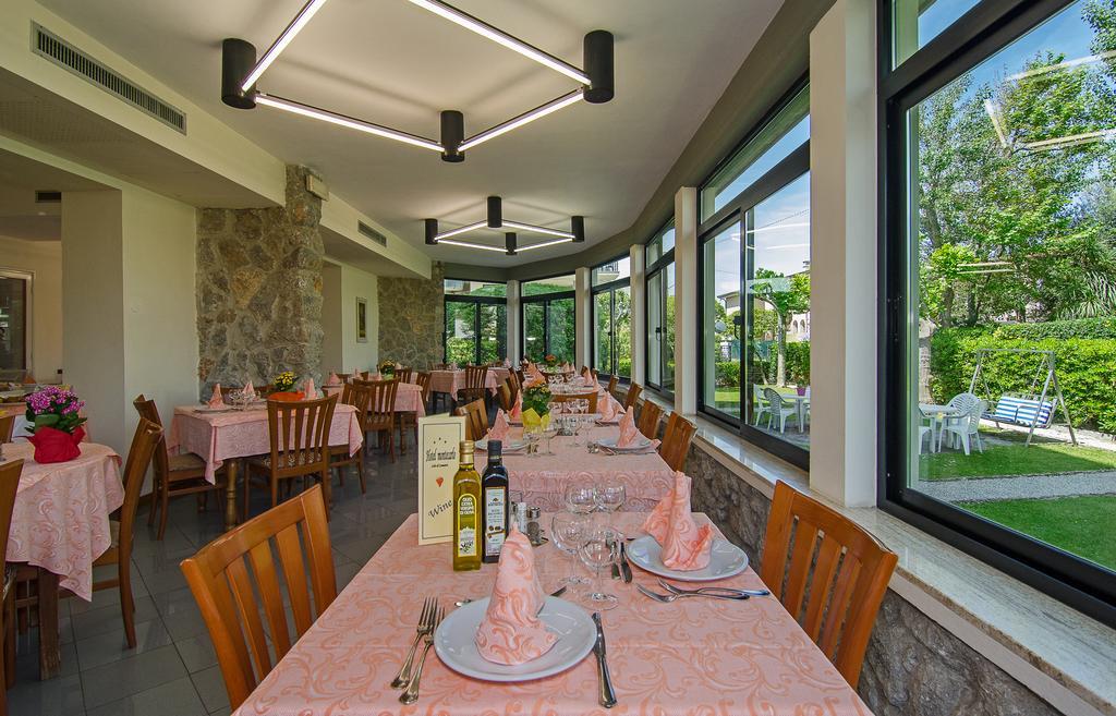 Hotel Montecarlo Lido di Camaiore Exterior photo