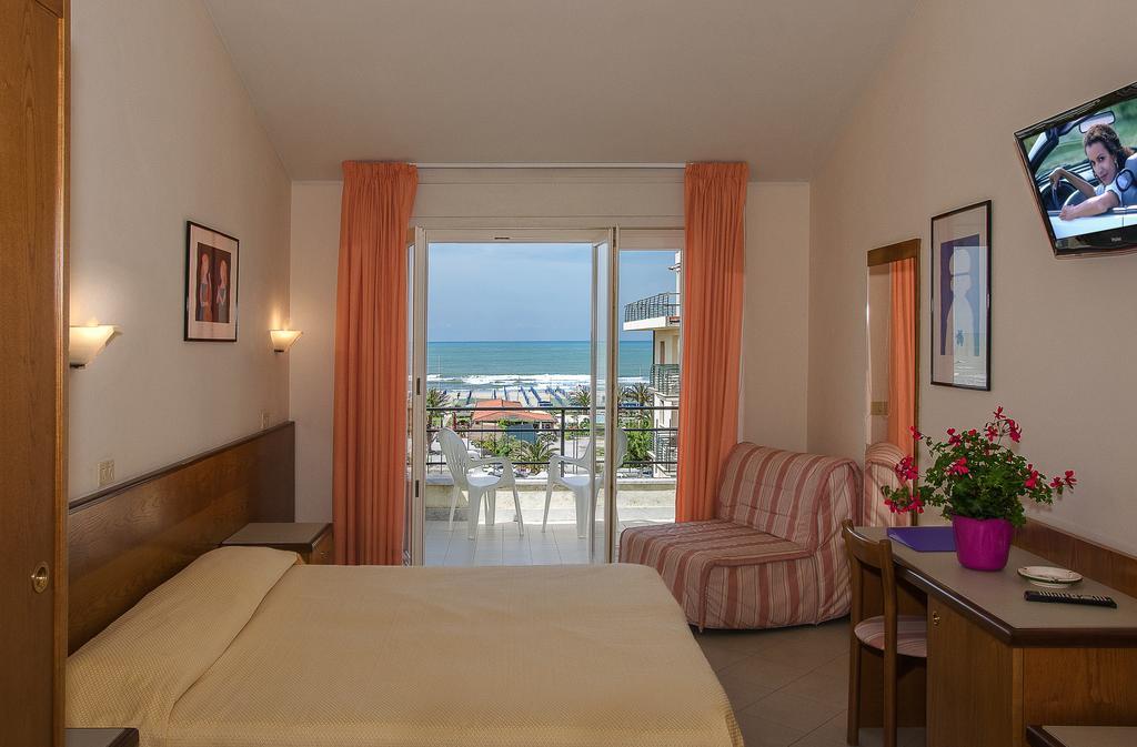 Hotel Montecarlo Lido di Camaiore Exterior photo